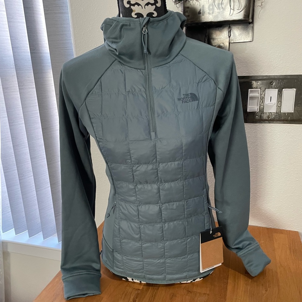 BNWT Women’s NORTHFACE Jacket